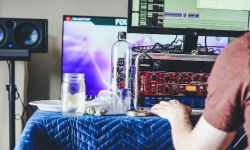Guía completa para conectar una mesa de mezclas a un amplificador: ¡Mejora tu experiencia musical!