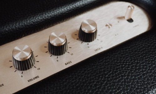 Conexión de altavoces de 6 ohmios a un amplificador de 8 ohmios: ¿Es posible y cómo hacerlo?