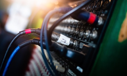 La guía definitiva para conectar los cables de los altavoces al amplificador: paso a paso y sin complicaciones