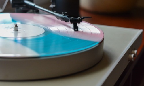 Melodías que te despertarán: Descubre la música perfecta para iniciar tu día con energía