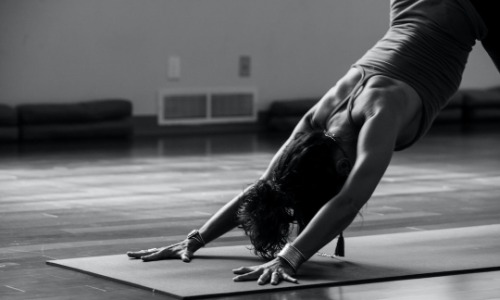 Música relajante para hacer yoga: encuentra la armonía perfecta en cada práctica