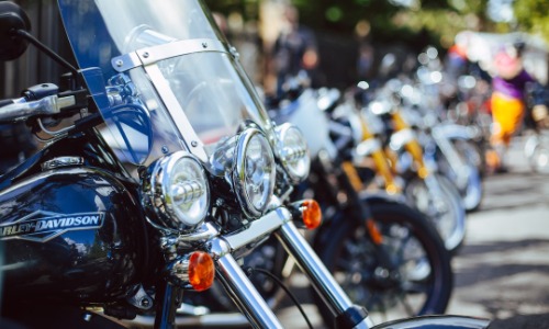 La mejor guía de compra de altavoces para moto: potencia y calidad de sonido sobre ruedas