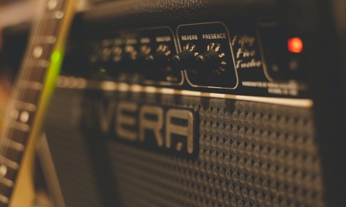 Descubre la magia del sonido vintage con un amplificador de válvulas