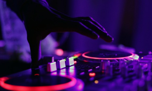 Descubre las increíbles funciones de la Mesa de Mezclas Pioneer: Una experiencia única para los amantes de la música