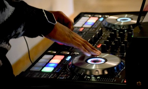 La evolución del disc jockey Pioneer: la historia de en la industria de la música electrónica